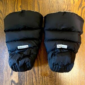 Black 7AM Enfant Warmmuff stroller gloves